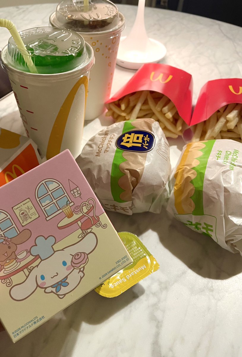 KOSSCOSS's tweet photo. 休みだからいいよね🍟🍔
さいこう。。🐶
#日常垢 https://t.co/RHI4sEHLVY