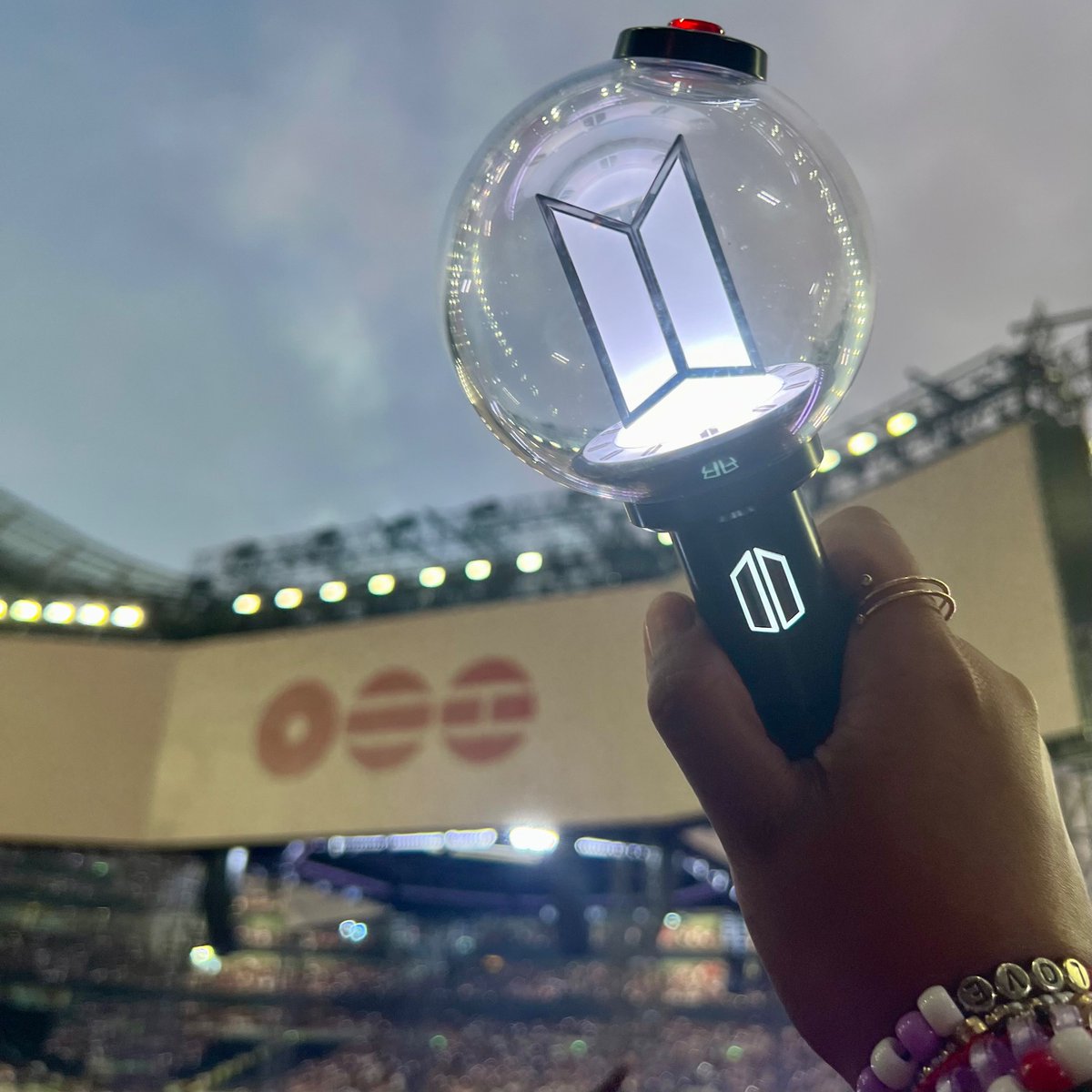 waaabadada's tweet photo. 🥹🥹🥹 i didnt want the night to end 😭😭😭 bangtan borahae 😭😭💜💜 https://t.co/bpgMl7uLJg