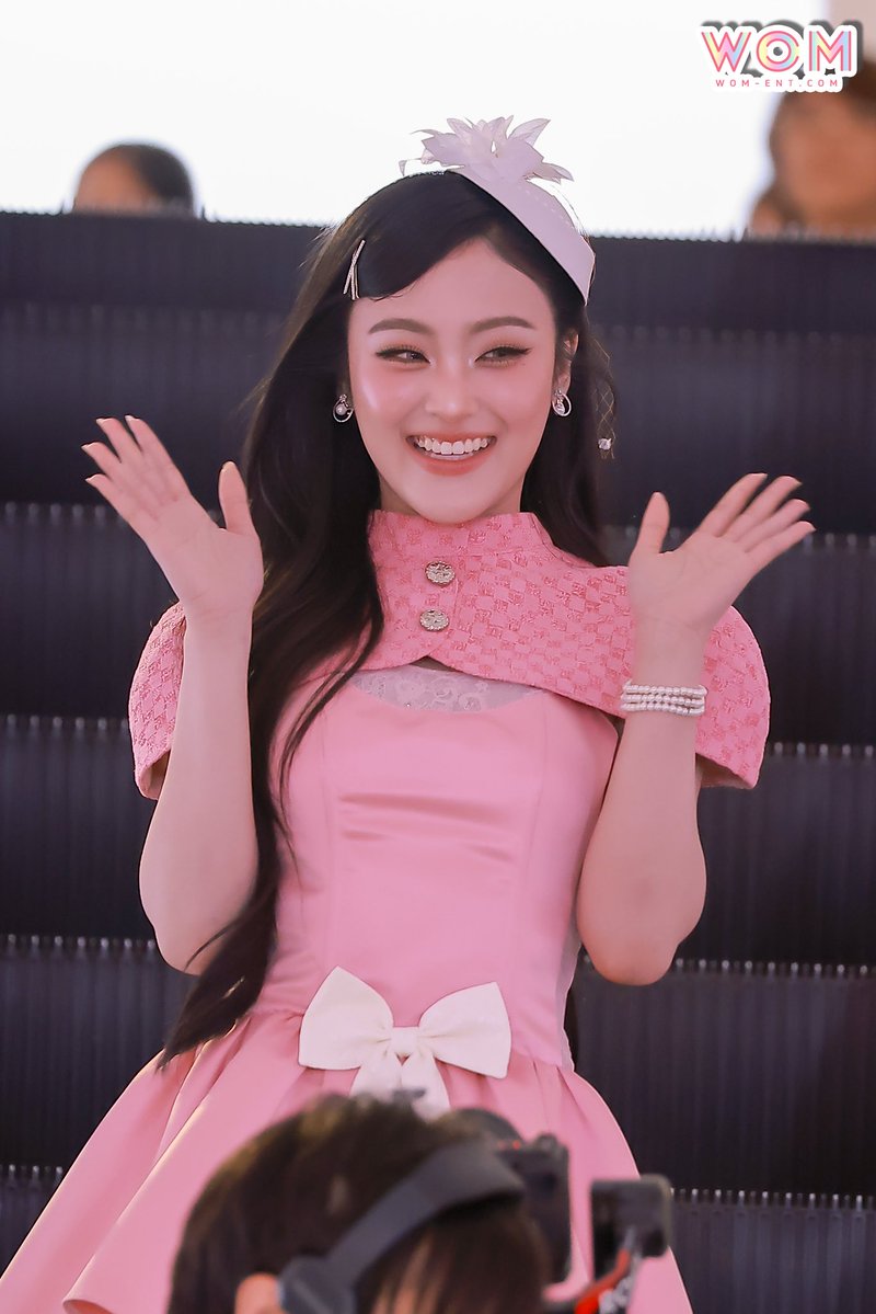 WOMENTERTAIN's tweet photo. " พั๊นซ์ - 4EVE " นั่งแท่น Face of NAREE เปิดตัว "NAREE Perfect Touch Blush" เสิร์ฟความคิ้วท์แบบตะโกน ✨💫

#Punch4EVE 
#4EVE #NAREEx4EVE
#NAREE #NareeCuteNeverFades #NareePerfectTouchBlush https://t.co/61LxOwWTMk