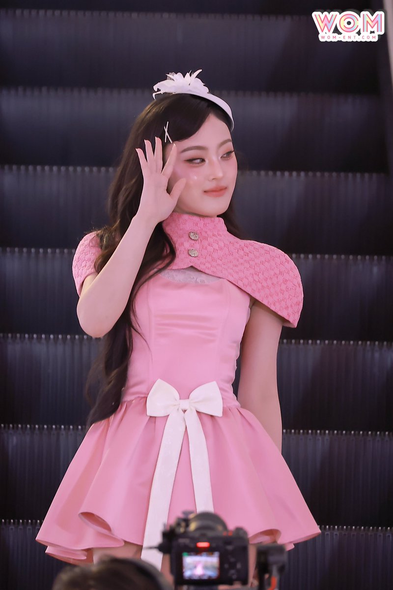 WOMENTERTAIN's tweet photo. " พั๊นซ์ - 4EVE " นั่งแท่น Face of NAREE เปิดตัว "NAREE Perfect Touch Blush" เสิร์ฟความคิ้วท์แบบตะโกน ✨💫

#Punch4EVE 
#4EVE #NAREEx4EVE
#NAREE #NareeCuteNeverFades #NareePerfectTouchBlush https://t.co/61LxOwWTMk