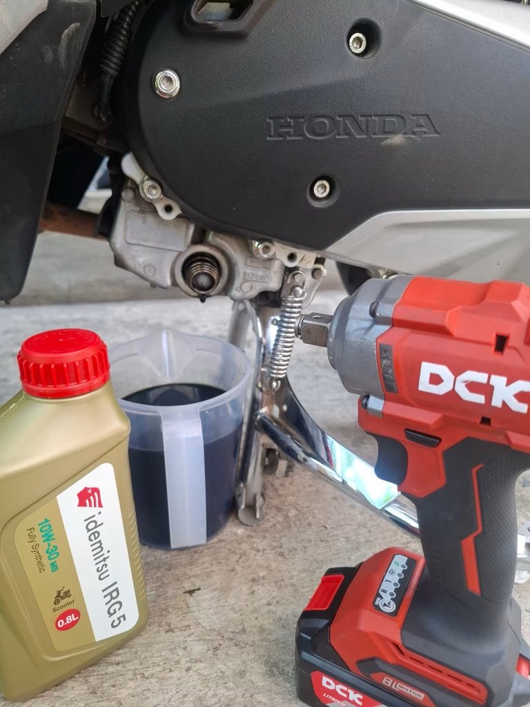 MrJarwork's tweet photo. Oli mesin yang bikin suara motor agak alus pake merk apa ya? Kasar bgt pake shell dan mpx👀 https://t.co/BSCrm62eVF