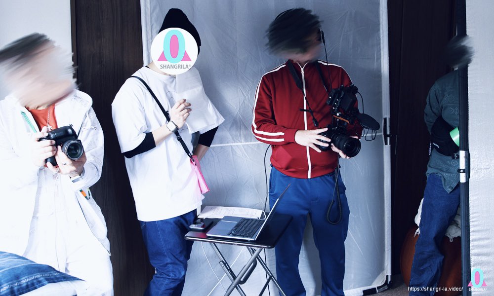 tent_shangrila's tweet photo. 仲間。そしてそれを撮る仲間。

Podcastで現場嫌いって話をしました。聴いてくれた人は分かってもらえたと思うんですが現場は好きなんです。クリエイティブ関係ない部分の準備が嫌いってだけで。

#SHANGRILAメイキング
#猫背の私 https://t.co/oacysmkzQs
