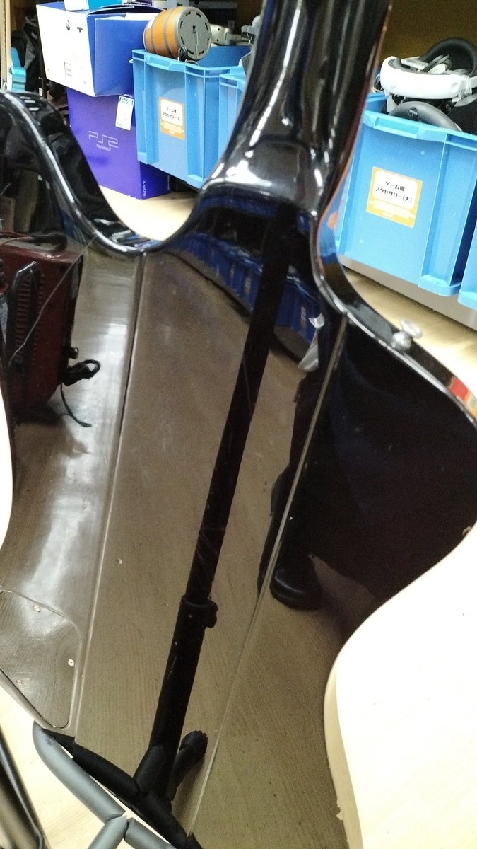 hardoff_i_y's tweet photo. 今週末はOrvilleのThunder Birdが新たにベースコーナーに陳列されました。ロックベーシスト憧れのお品物ですね。J＋数字6桁のシリアルナンバーです。Jの次は8でした。
#サンダーバード 
#ThunderBird 
#Orville https://t.co/qDm7zRtIJP