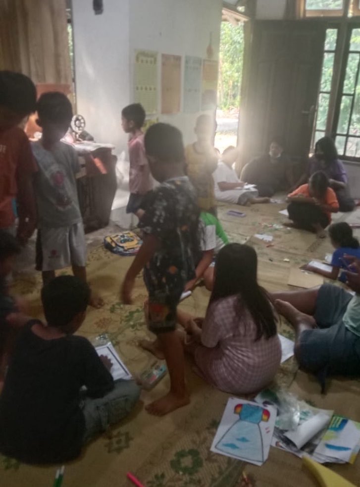 MbudDull's tweet photo. Beres belajar sore ini, ketemu lagi minggu depan 😍
#ShelterBelajar #SegoSedulur https://t.co/w6ueWuE2yp