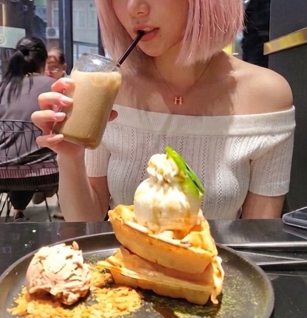 MonMon63481672's tweet photo. 今日如果唔係咁熱,我唔會食得咁魔鬼.....求X醒
#hkgirl #港女 #ottd #人妻 #羞辱 #反差 https://t.co/eZ3EOx1w1h