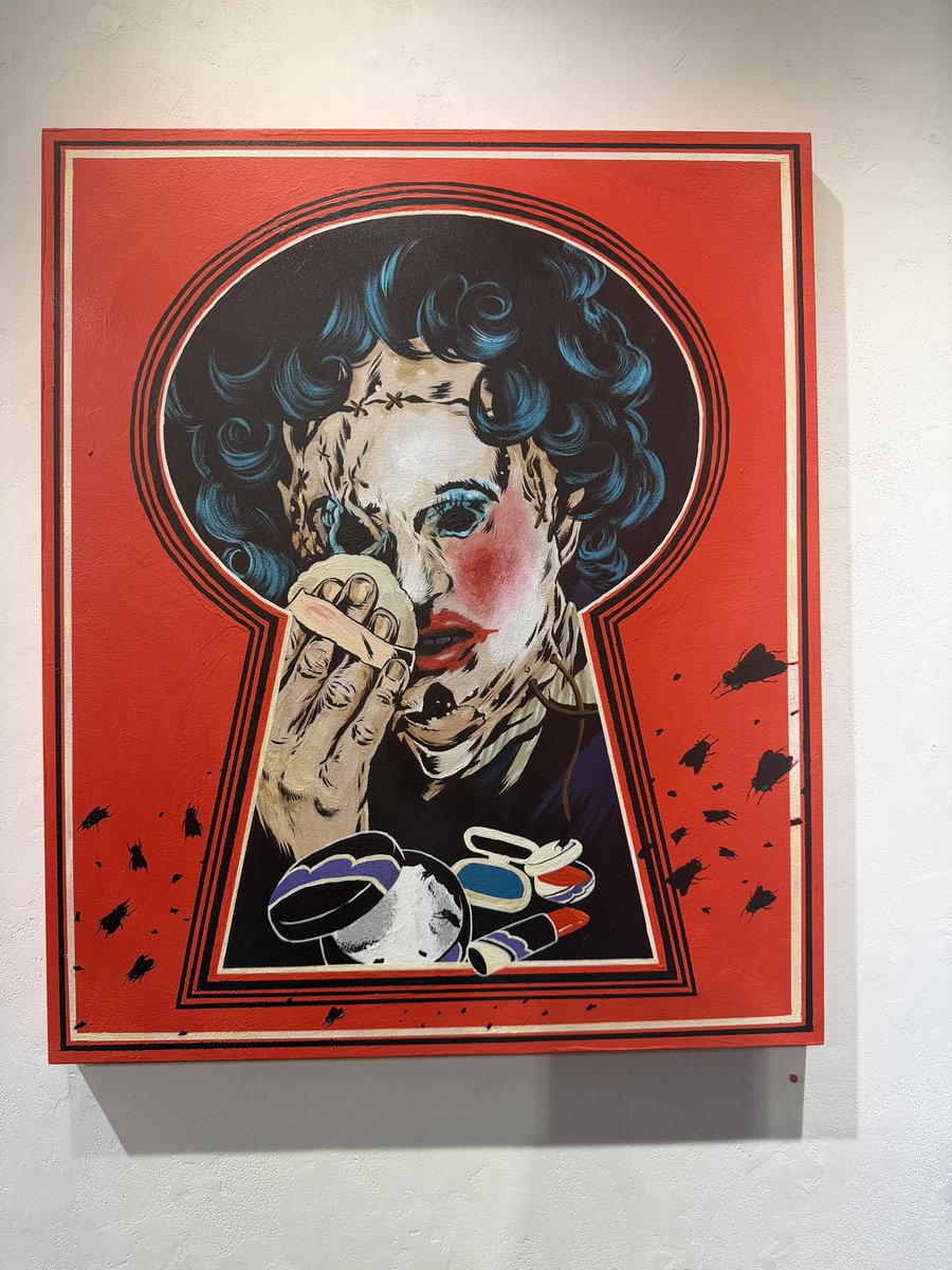 hitomisfits's tweet photo. ただかすみさんの個展『PEEPING HOLE』最高だったなあ。お化粧するレザーフェイスのキュートなこと！ウィジャイヤリングをゲトできて嬉しい♡ https://t.co/hDwDGxamYe