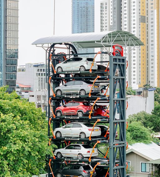 NewsWireLK's tweet photo. Sri Lanka has introduced its first automated rotary parking system, offering a space-saving solution that allows multiple vehicles to be parked vertically and retrieved automatically.

The system is designed to maximise parking capacity in areas with limited space. 🚗🇱🇰 https://t.co/UwQEBkdnh0
