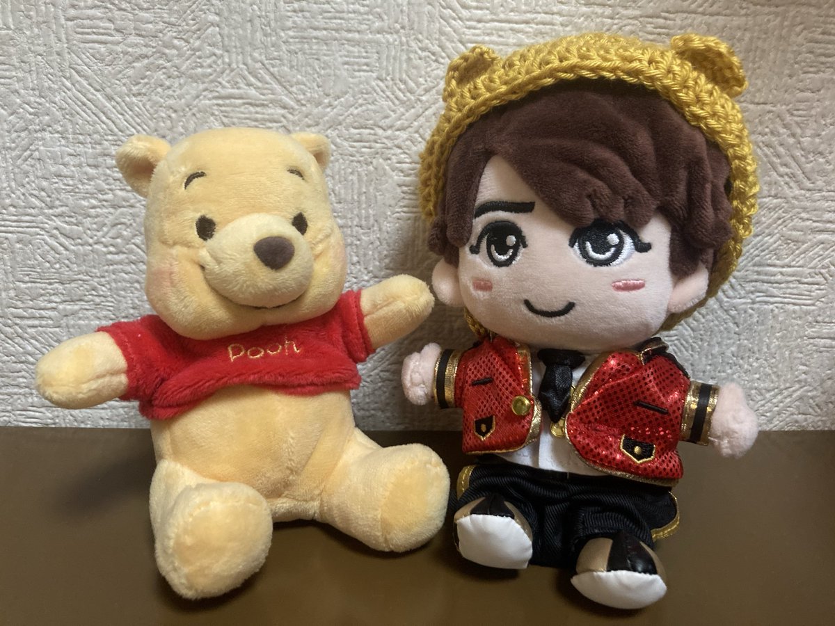 emo_emo2ss's tweet photo. さっそくディズニーストアにてお迎えしたプーさんと翔くんぬいを並べてみた🧸♪
#プーさんタイム https://t.co/eSkSojscvC