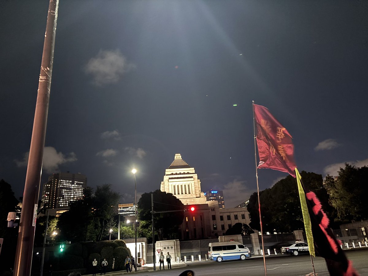 conpiy's tweet photo. 昨夜のデモに参加しました。

改正個人情報保護法に加え、教科書に出てくる歴史の偉人ですら、手をつけなかった皇室典範改正案に危機感を覚えたからです。 https://t.co/Df9EBO8Yg2