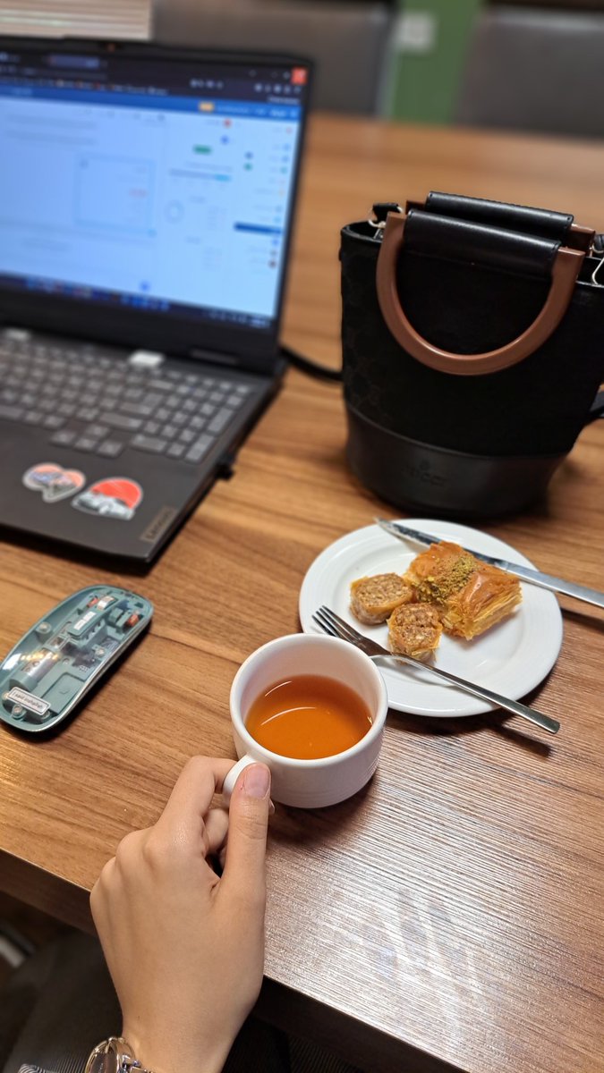 کاژهٔ ستارهدار🎒 tweet media