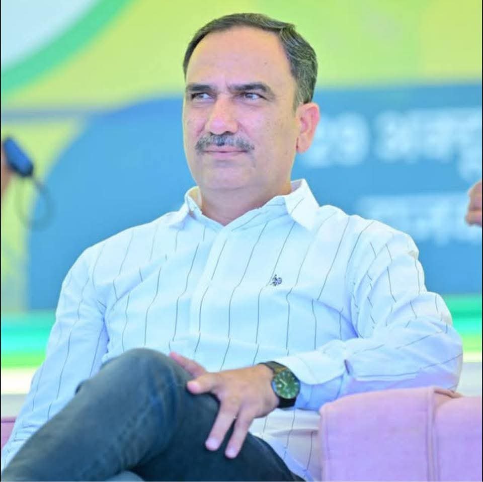 MahipalBugasara's tweet photo. खींवसर के पूर्व  विधायक आदरणीय श्री नारायण बेनीवाल जी को जन्मदिन की हार्दिक शुभकामनाएँ। ईश्वर आपको उत्तम स्वास्थ्य, दीर्घायु, सुख-समृद्धि एवं निरंतर जनसेवा करने की शक्ति प्रदान करें। जन्मदिन की ढेरों बधाइयाँ एवं शुभकामनाएँ। 🎂🌹
@NarayanBeniwal7 https://t.co/fvKLPRMAqg