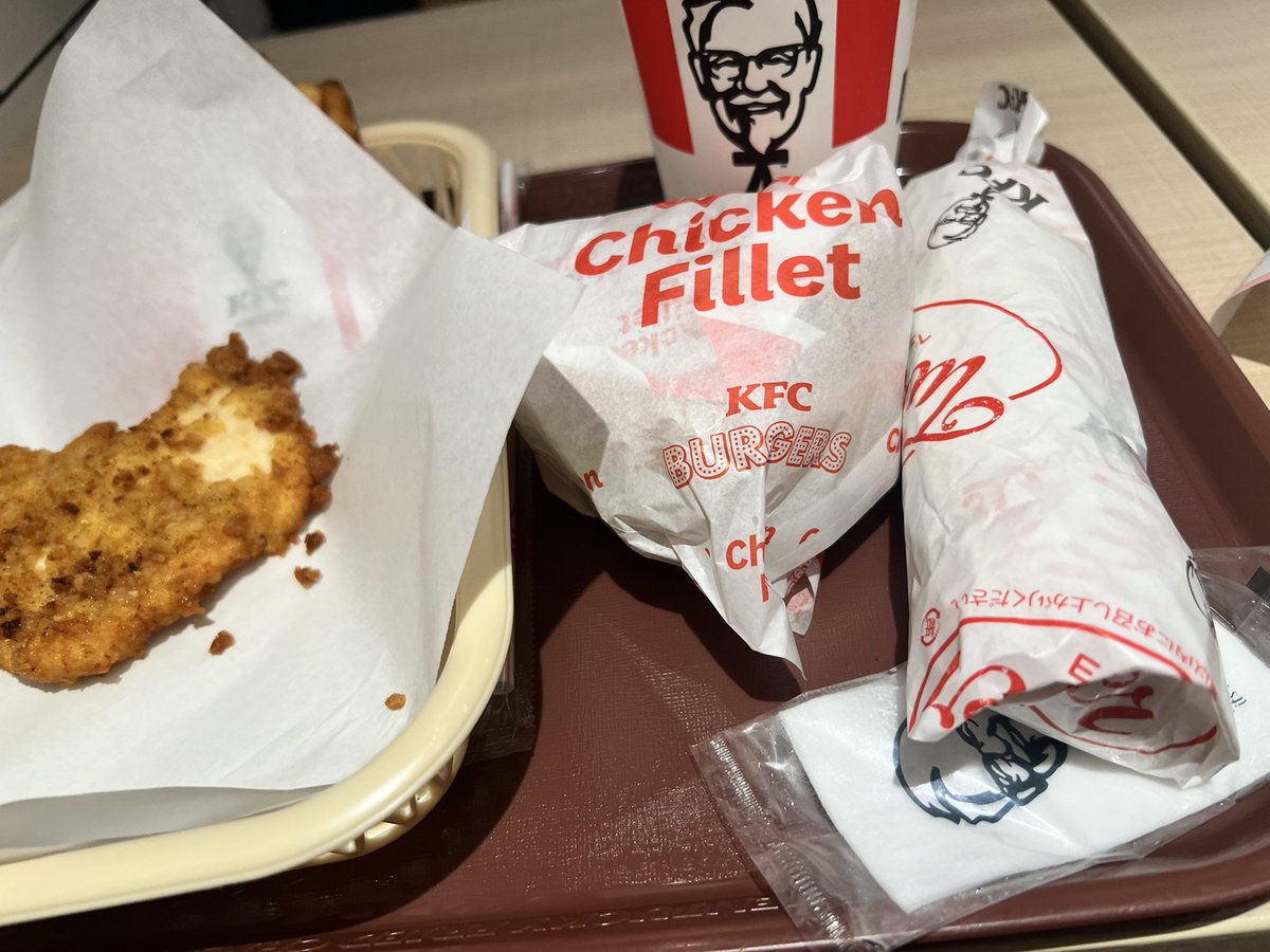 hyena0701's tweet photo. KFCはバーガー屋だ https://t.co/Fsn9TGhcHP