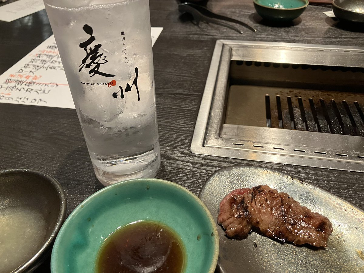 yc8023k's tweet photo. スポンサー様のジンが肉に合いすぎる件 #yasogin https://t.co/cg3wRbA2pR