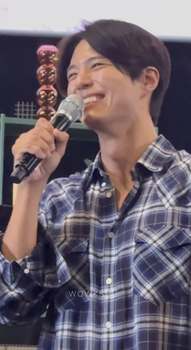 neungswa616's tweet photo. 버뮤다팬츠 ㄱㅇㅇ.. 양말봐 아 https://t.co/JjN8jga2ba