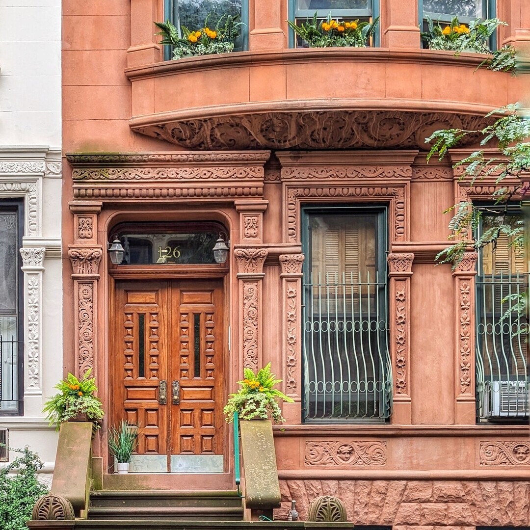 SidewalkSafari's tweet photo. Elegant door in NYC.
#NYCArchitecture #ISeeWindowsAndDoors #ThePrettyCities #IgersNYC #NYCDetails https://t.co/vDBTXwFQUk https://t.co/Yj84Bb11lE