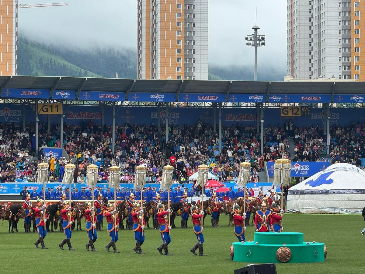 sereedorj's tweet photo. Үндэсний их баяр наадмын мэнд дэвшүүлье ээ. 🇲🇳🇲🇳🇲🇳 https://t.co/9vS0Guw0OW