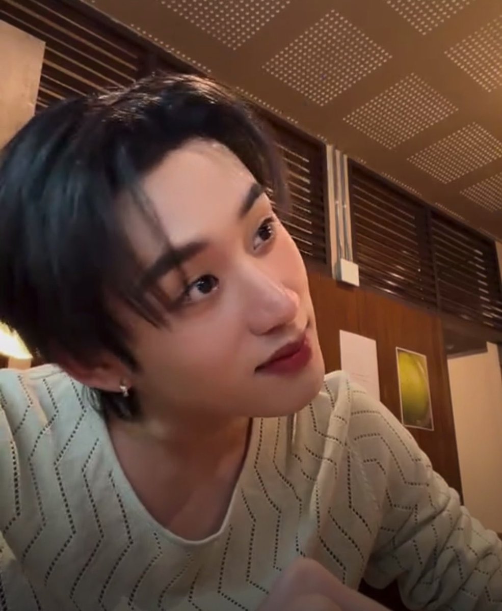 pcnkmt's tweet photo. 🦈 : ระวังตาตกลงไปในมัทฉะนะคะ เขาบอก เขาบอกว่สตาผมเหมือนไข่มุก เหมือนแม้ะ 

จังหวะเอียงคอท้ายคลิปใครไหวไปเลย จั๊นอยากเป็นพี่โก้ ยยนี่ทำตัวน่ารักจัง 🥺♥️

 #est_rvp @EstRvp https://t.co/38ObGsEPSL