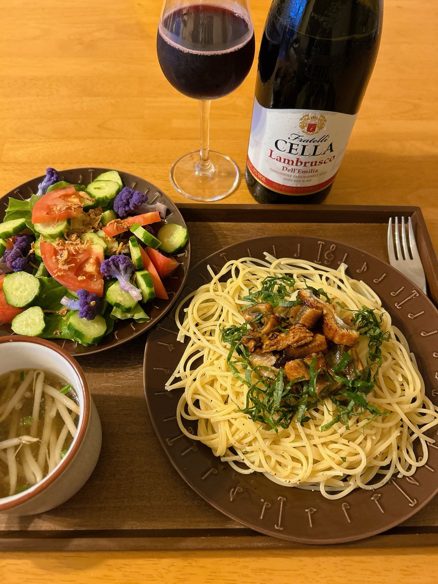 ca_co_55's tweet photo. 今日は土曜のうなの日🍷 https://t.co/g9jA4333bF