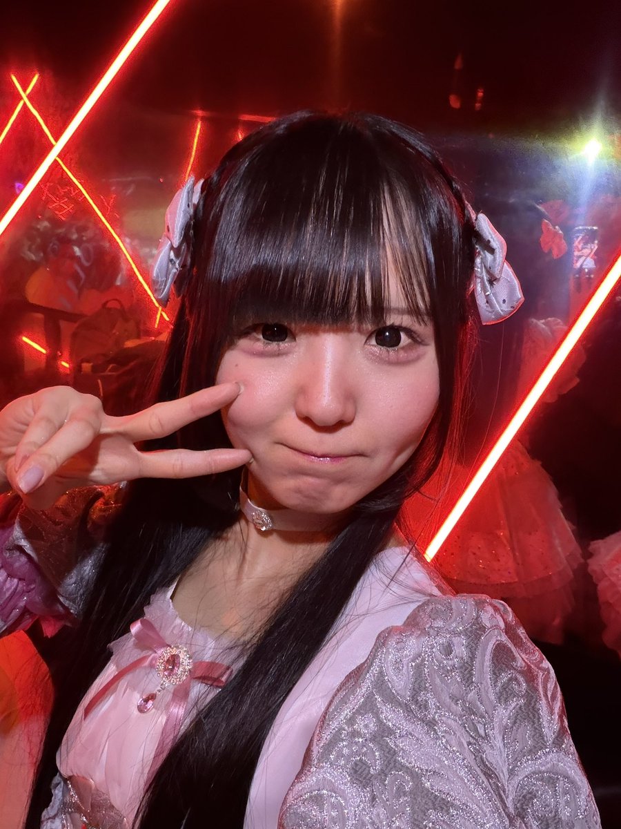 KOh_358's tweet photo. 今日の特典会会場は暗くて狭かった（めっちゃカオスだった）🥲でもライブは盛り上がりました😊 https://t.co/GTlgiVV8Pv