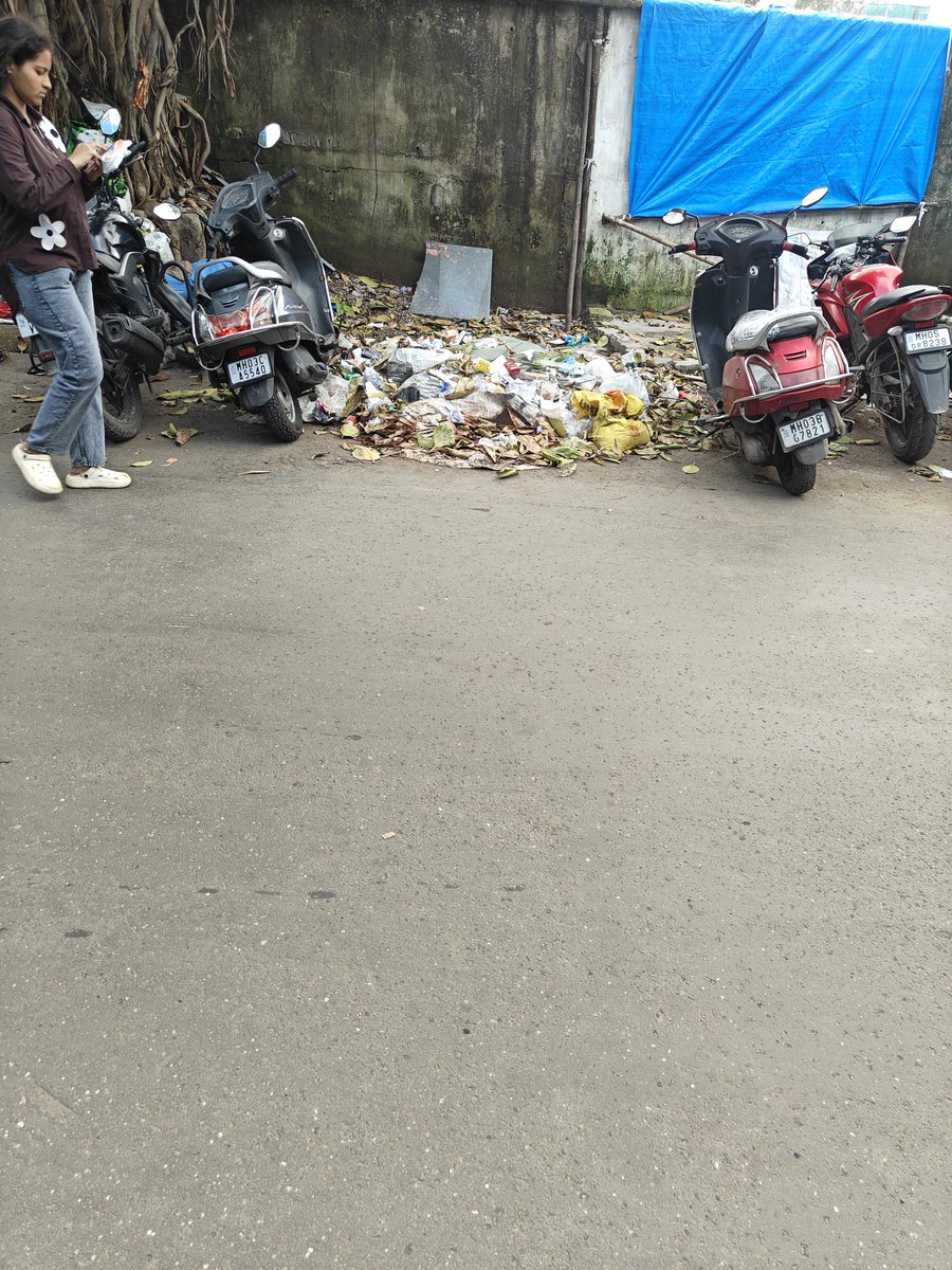 PicardoAlroy's tweet photo. @mybmcWardN There's a lot of garbage and muck near Station Road, Ghatkopar East, opposite Derasar Gauri Shankar Wadi 1. It's really stinking and causing mosquito breeding! 🤢🦟 Could you please help clear this area? 🙏 #Ghatkopar #Cleanliness https://t.co/z5SWUDLsfU