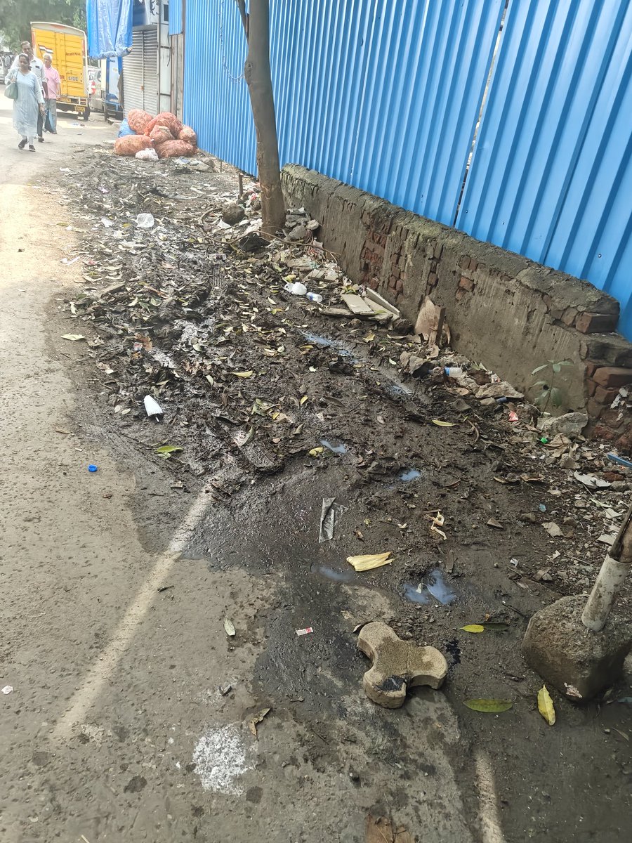 PicardoAlroy's tweet photo. @mybmcWardN There's a lot of garbage and muck near Station Road, Ghatkopar East, opposite Derasar Gauri Shankar Wadi 1. It's really stinking and causing mosquito breeding! 🤢🦟 Could you please help clear this area? 🙏 #Ghatkopar #Cleanliness https://t.co/z5SWUDLsfU
