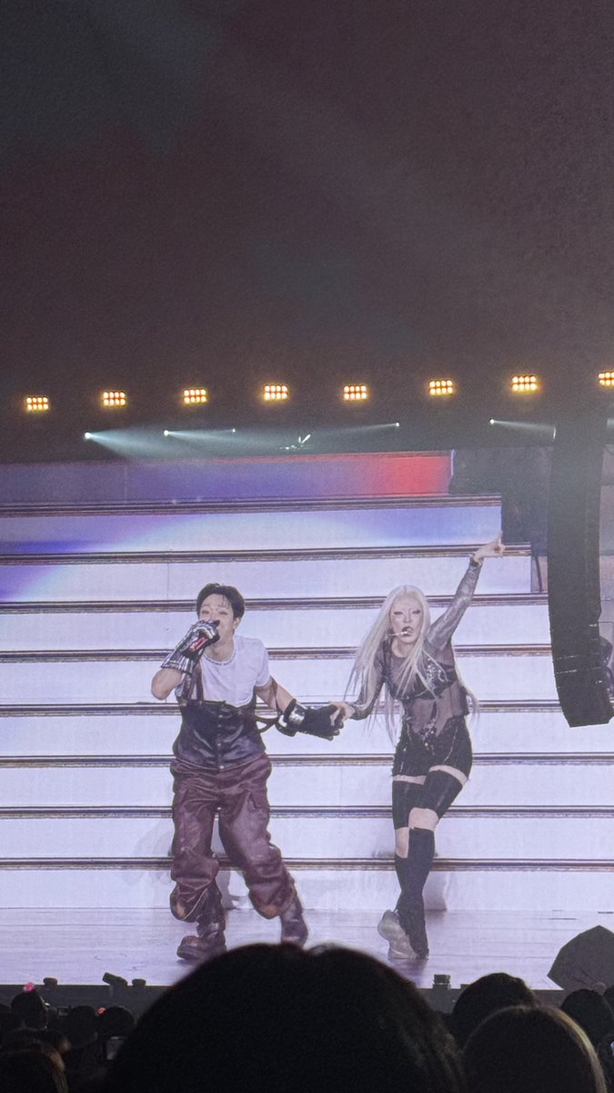 GGBB0808's tweet photo. ちゃんみなのライブにバビ登場 https://t.co/gcdF3QQhGQ