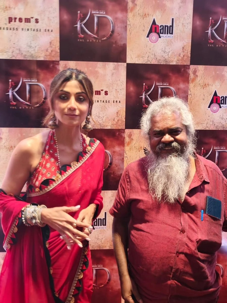 kayaldevaraj's tweet photo. #Throwback 2025 July 11th
#KDTheDevil Chennai Pressmeet
#SanjayDutt #ShilpaShetty
#DhruvaSarja
Lovely 🌹 Meeting @TheShilpaShetty Madam https://t.co/tzq5jchS8i