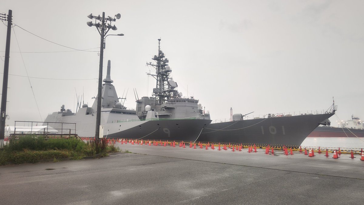 M6XRKOjy1SgZHGI's tweet photo. 今日は、仕事終わりに仙台新港へ最新護衛艦のFFM9(なとり)と、DD101(むらさめ)を観に行って来ました！
#仙台新港
#海上自衛隊
#護衛艦
#FFM9 
#DD101 https://t.co/4LPsvvYzMc