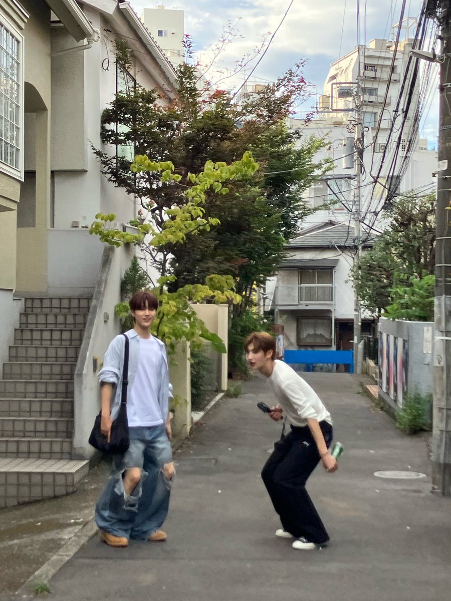 id2zzu's tweet photo. 환희 바지 뭐야? https://t.co/BBypZMtZqs