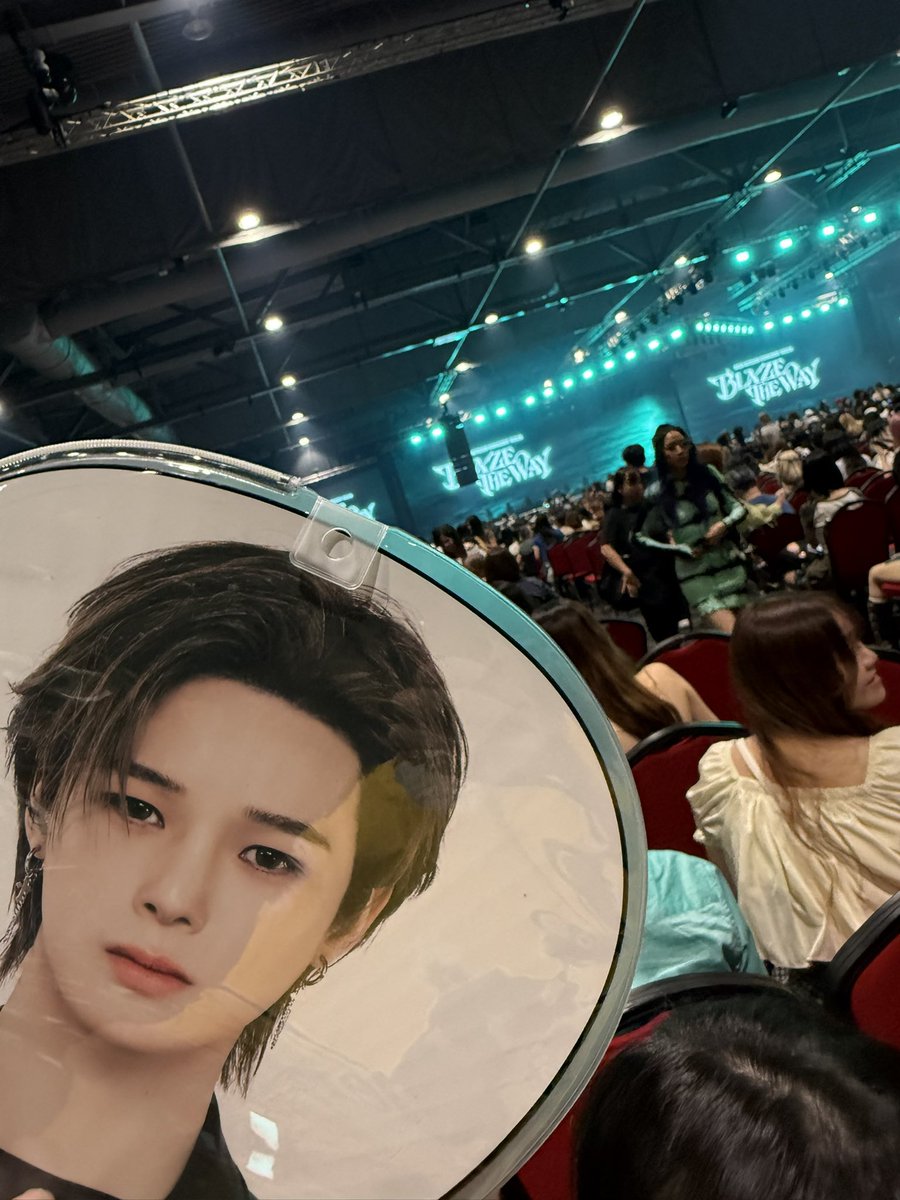 19Ryukai's tweet photo. 始まるよーー🔥
ドキドキ💓

#andTEAM
#ASIATOUR_BLAZETHEWAY
#BLAZETHEWAY_HONGKONG https://t.co/fg2rni8nse