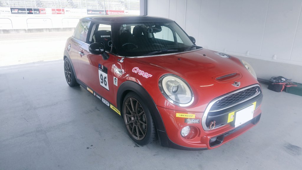 M_Nomura17180's tweet photo. [レース参戦のお知らせ]
 7/18-19 スポーツランドSUGOで開催のBMW＆MINI  Racing CPSクラス96号車Bドライバーとして参戦いたします。
ポイントランキングリーダーで迎える重要な局面で 起用いただき、ありがとうございます。 
シリーズチャンピオン獲得に向けたチームに貢献できるよう頑張ります！ https://t.co/1beyPd934P
