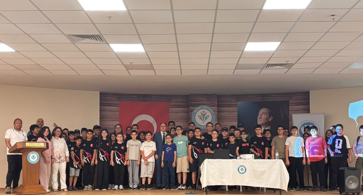 ETurkarslan's tweet photo. ✨ Göktim Yaz Okulu Geleceğin Meslekleri Buluşması 

🎨 Fikirden Ürüne Endüstriyel Tasarım Yolculuğu 

Akıllı ürünler, sürdürülebilir tasarım, UX ve Endüstri 5.0'ın kesişim noktası.

#GeleceğinMeslekleri #EndüstriyelTasarım #GÖKTİM https://t.co/481ZB1g0Bp