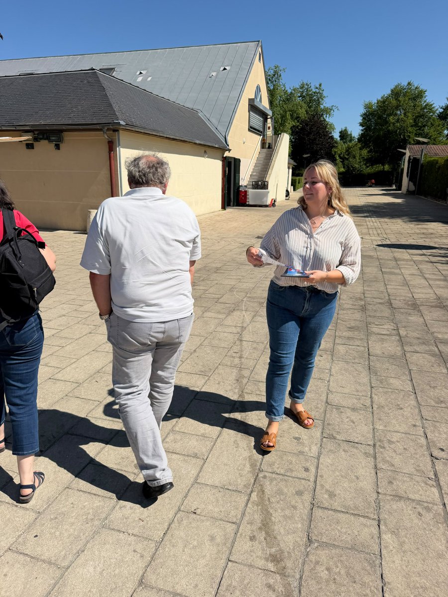 mmrgrs_rn77's tweet photo. 🇫🇷 Ce matin, nous étions sur le marché d’Ozoir-la-Ferrière pour porter l’espoir de l’alternance auprès des habitants.
Avec Marine Le Pen et Jordan Bardella, l’heure de la renaissance de la France approche.
👉 https://t.co/7J0agp6lDX
#RN77 #Circo7708 https://t.co/xU9ZCnkjpw