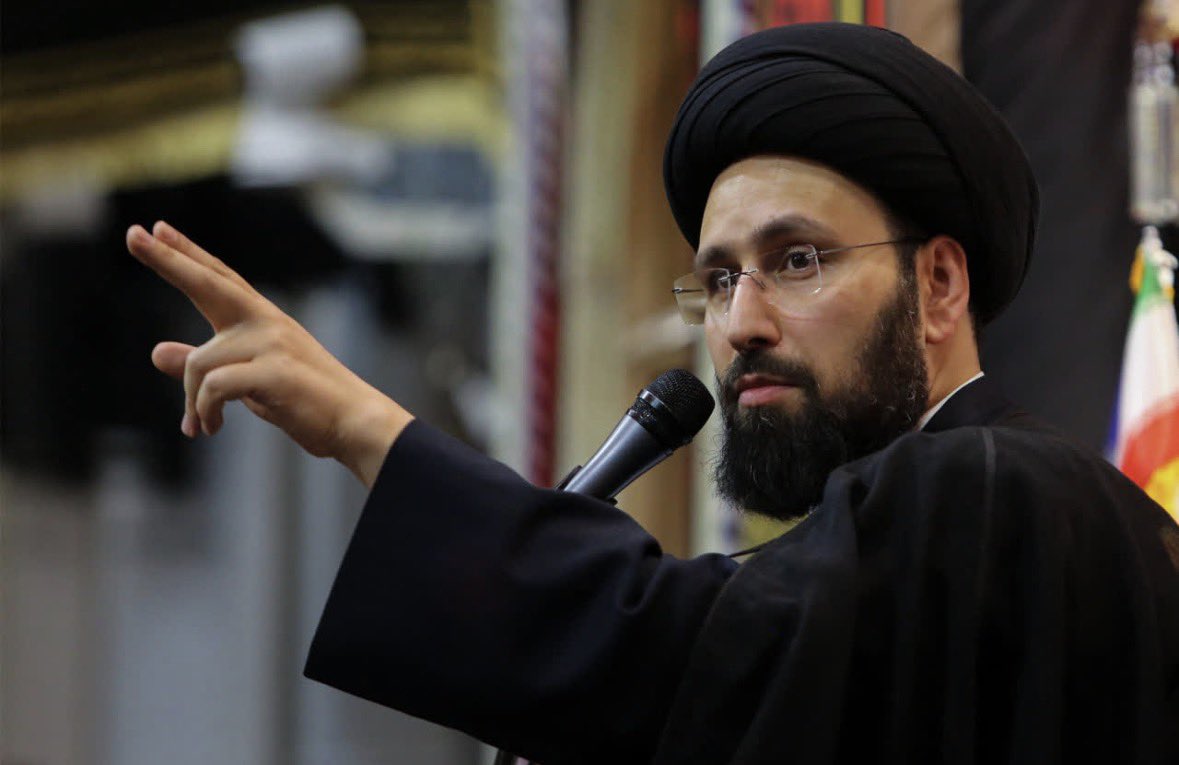 c_polatt's tweet photo. Seyyid Ruhullah Humeyni'nin torunu Seyyid Ali Humeyni;

“Şehit liderin intikamını düşünmeden rahat bir şekilde uyuyabilen her yetkili, önce kendi vicdanını sorgulamalıdır..”

"Görünüşe göre Humeyni de gençleşmiş!"