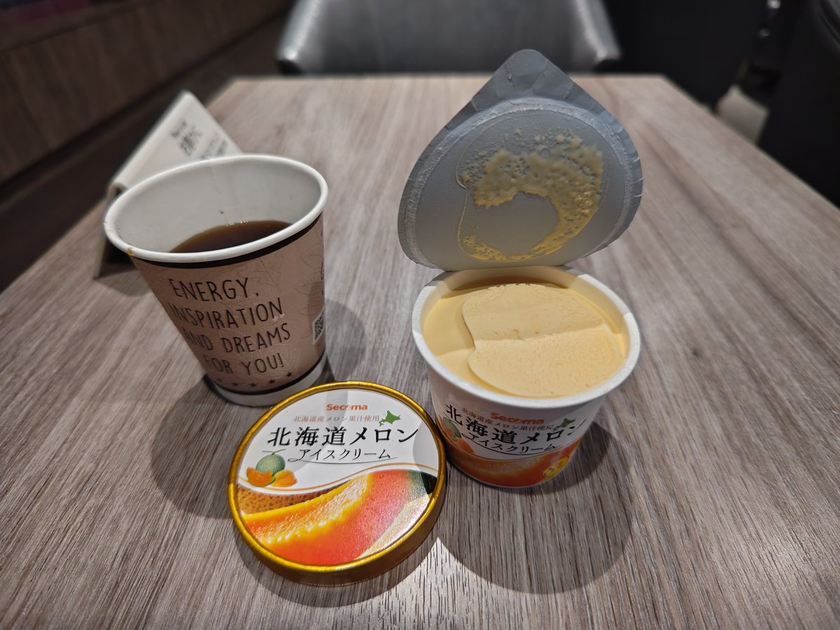 nagoya_jun7's tweet photo. 自分で決めたルール。
ホテルの1階にLAWS〇Nがあるにも関わらずコンビニはこちら一択となっており遠回りして帰ってきました(例外を除く)🍈🍦 https://t.co/ipAWTFJJmW