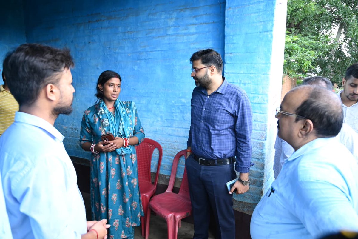 dcgodda's tweet photo. आज जिला निर्वाचन पदाधिकारी सह उपायुक्त, गोड्डा श्री लोकेश मिश्रा ने विशेष गहन पुनरीक्षण (SIR-2026) कार्यक्रम के तहत पोड़ैयाहाट एवं गोड्डा विधानसभा क्षेत्रों का निरीक्षण किया।
#SIR2026 #JharkhandSIR #GoddaSIR #GoddaSeJohar @CeoJharkhand @EciSveep @prdjharkhand https://t.co/ohoOANOCMw