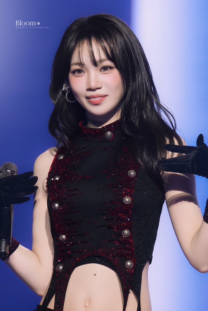 chaeizm's tweet photo. i think this is my fav chaewon look https://t.co/0QMmjj7zqG
