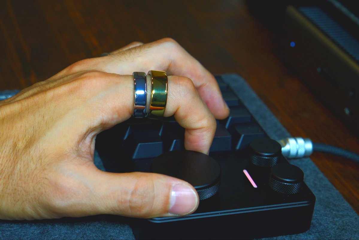 yuLog_jp's tweet photo. 前作のOura Ring 4から大きな進化を遂げた『Oura Ring 5』

* 世界最小級まで突き詰めたサイズ感
* 最大9日間駆動を実現したロングバッテリー
* 研究グレードに迫る高精度センシング

前作より約40％の小型化によって装着感は明らかに変わっておる、、

https://t.co/dwfJlphT06 https://t.co/aZzKFevOe9