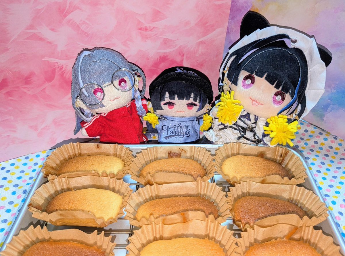 seesay030201's tweet photo. メロコ様のスイーツの中で好きなフィナンシェを作りました💕
フィナンシェ型はないのでカップで代用😁
これを神棚に捧げて必勝祈願しました(フィナンシェは金運かもだけど…)
これから金特持ちが来てくれるかもしれないし金色の特訓マスで良い結果でるかもだし!
下剋上聖ファビュ✩!!
#Meloves https://t.co/eL1h1JsbHP