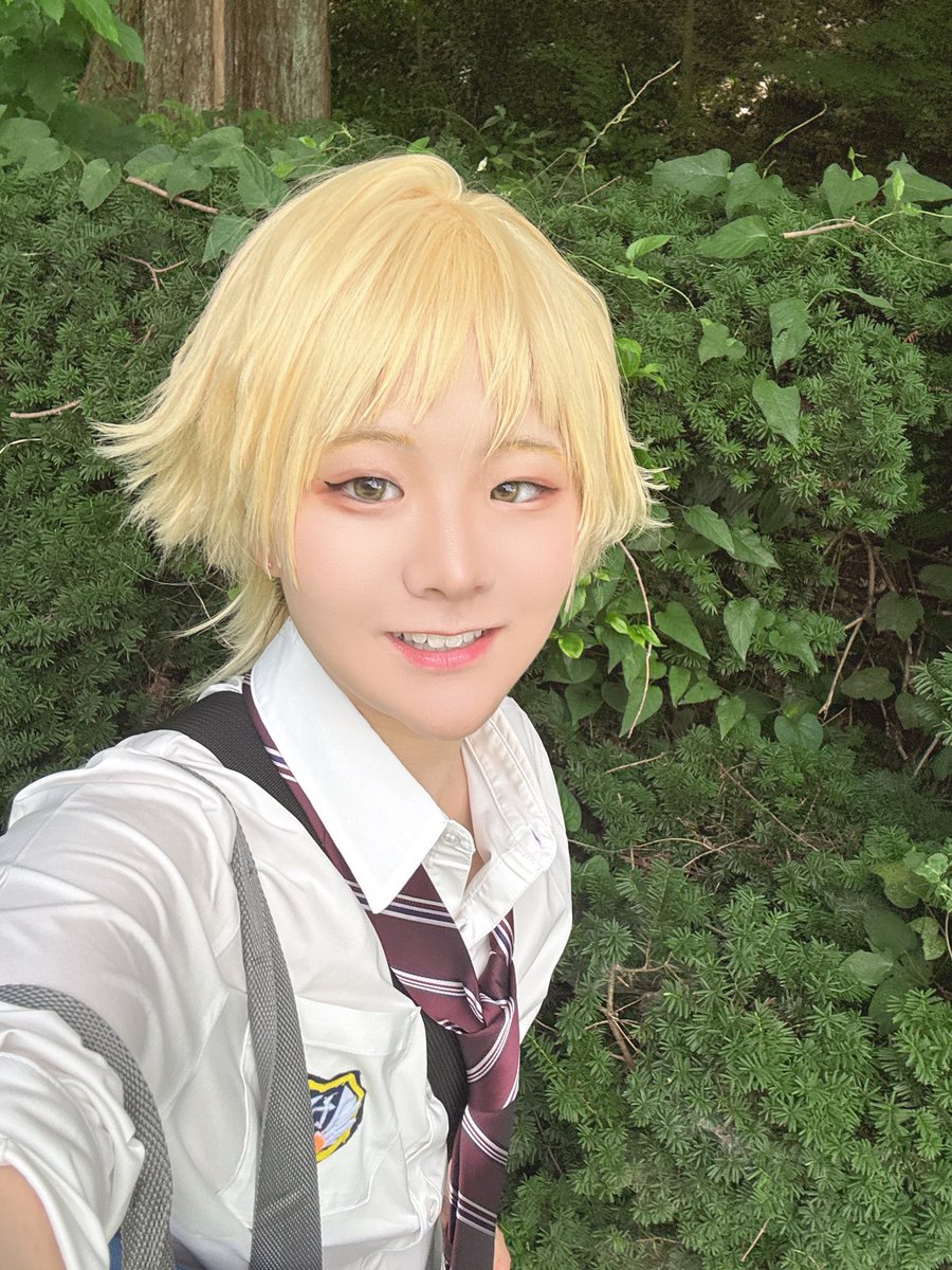 mochi_cos2228's tweet photo. ⚠︎cosplay 
本が大好きな人やってきた！
仲良しグループ💙🩷💛 https://t.co/6p2MNypKsy