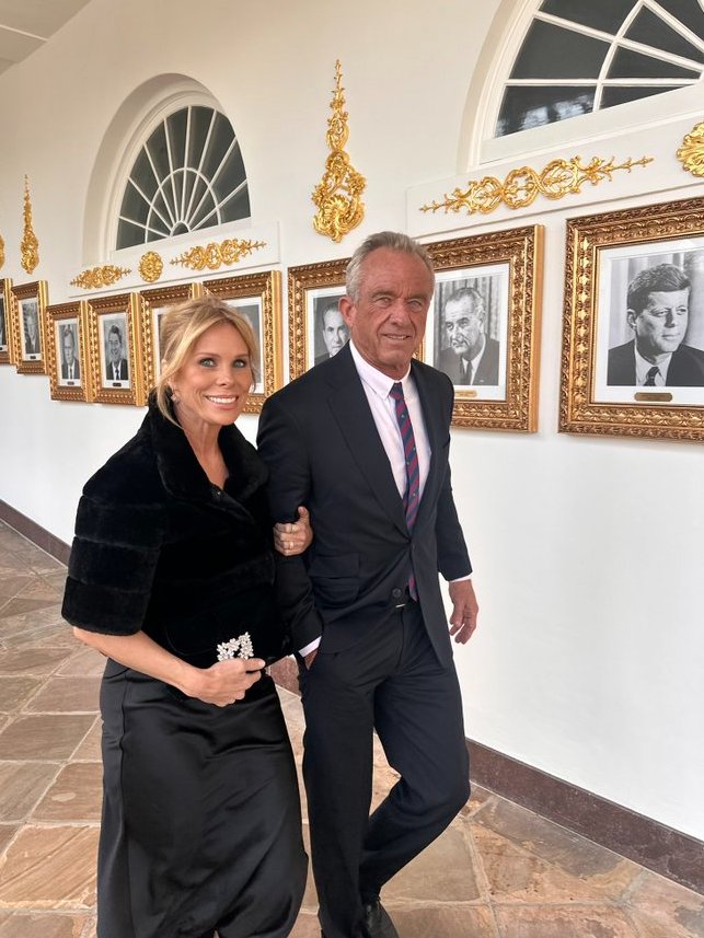 TRUMP_ARMY_'s tweet photo. Drop a ❤️, if Love this beautiful couple! https://t.co/lBtZyDOBAa
