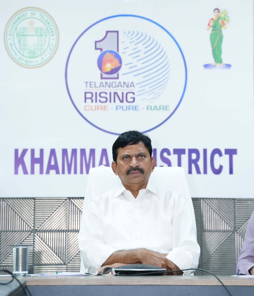 PonguletiOffice's tweet photo. భూ రీ-సర్వేను అత్యంత ప్రాధాన్యతగా చేపట్టాలి : మంత్రి పొంగులేటి శ్రీనివాసరెడ్డి గారు

- మార్చి 2027 నాటికి మూడు విడతల్లో పూర్తి చేయాలని ఆదేశం

- సాదాబైనామా దరఖాస్తుల పరిష్కారాన్ని వేగవంతం చేయాలి

- కలెక్టర్లతో వీడియో కాన్ఫరెన్స్‌లో రెవెన్యూ శాఖ మంత్రి స్పష్టీకరణ

భూ భారతి చట్టం సమర్థవంతంగా అమలు కావాలంటే రాష్ట్రవ్యాప్తంగా భూ రీ-సర్వేను అత్యంత ప్రాధాన్యతతో చేపట్టాలని తెలంగాణ రెవెన్యూ, గృహ నిర్మాణం, సమాచార శాఖల మంత్రి పొంగులేటి శ్రీనివాస రెడ్డి గారు అధికారులను ఆదేశించారు. రైతుల భూములకు పూర్తి భద్రత కల్పించడమే ప్రభుత్వ ప్రధాన లక్ష్యమని ఆయన స్పష్టం చేశారు. 

భూ రీ-సర్వే, భూ భారతి అమలు, సాదాబైనామా దరఖాస్తుల పరిష్కారం, ఇందిరమ్మ ఇళ్లు, 2బీహెచ్‌కే ఇళ్ల పంపిణీ, పాఠశాల విద్యార్థులకు యూనిఫాంల పంపిణీ తదితర అంశాలపై మంత్రి గారు శనివారం ఖమ్మం జిల్లా కలెక్టరేట్ నుంచి అన్ని జిల్లాల కలెక్టర్లతో వీడియో కాన్ఫరెన్స్ నిర్వహించారు. హైదరాబాద్ నుంచి రెవెన్యూ శాఖ ప్రత్యేక ప్రధాన కార్యదర్శి డి.ఎస్. లోకేష్ కుమార్, ఖమ్మం నుంచి జిల్లా కలెక్టర్ దివాకర్ టిఎస్ ఈ సమీక్షలో పాల్గొన్నారు.

ఈ సందర్భంగా మంత్రి గారు మాట్లాడుతూ.. ప్రజా ప్రభుత్వం ఏర్పడిన తర్వాత ధరణిని రద్దు చేసి భూ భారతి చట్టాన్ని తీసుకొచ్చామని,  భూ భారతి సమర్థవంతంగా అమలు కావాలంటే భూ రీ-సర్వే తప్పనిసరి అని మేధావులు సూచించడంతోనే ప్రభుత్వం ఈ నిర్ణయం తీసుకుందన్నారు. పైలట్ ప్రాజెక్టుగా నక్షాలు లేని 413 ప్రాంతాల్లోని ఐదు గ్రామాల్లో నిర్వహించిన రీ-సర్వేతో 95 శాతం వరకు భూ సమస్యలు పరిష్కారమయ్యాయని, శుక్రవారమే ముఖ్యమంత్రి ములుగుమాడు గ్రామ రైతులకు కొత్త పట్టాదారు పాస్‌బుక్‌లు పంపిణీ చేశారని గుర్తుచేశారు.

- మార్చి 2027 నాటికి మూడు విడతల్లో..
రాష్ట్రవ్యాప్తంగా మూడు విడతల్లో భూ రీ-సర్వేను పూర్తి చేయడమే ప్రభుత్వ లక్ష్యమని, దీనిపై ప్రతి నెల వీడియో కాన్ఫరెన్స్ నిర్వహించి పురోగతిని సమీక్షిస్తామని మంత్రి తెలిపారు. తొలి విడతలో భాగంగా ప్రతి జిల్లాలో 70 గ్రామాలను ఎంపిక చేసి రీ-సర్వే చేపట్టినట్లు చెప్పారు. ఇందుకోసం శిక్షణ పొందిన లైసెన్స్ సర్వేయర్ల సేవలను వినియోగించుకోవాలని, రెగ్యులర్ సర్వేయర్లతో సమన్వయం చేసుకోవాలని సూచించారు. అయితే వీరికి ఉద్యోగం లేదా రెగ్యులరైజేషన్ హామీ ఇవ్వలేదని స్పష్టం చేశారు. రీ-సర్వేలో పనిచేసే లైసెన్స్ సర్వేయర్లకు ఎకరానికి రూ.50తో పాటు రవాణా, ఇతర ఖర్చుల కోసం మరో రూ.10 కలిపి మొత్తం రూ.60 అందజేస్తామని, విధుల్లో చేరని వారికి గడువిచ్చి లైసెన్సులు రద్దు చేయాలని ఆదేశించారు.

- సాదాబైనామా దరఖాస్తుల తిరస్కరణపై ఆరా...
ధరణి కాలంలో పెండింగ్‌లో ఉన్న 9.26 లక్షల సాదాబైనామా దరఖాస్తుల పరిష్కారం కోసం భూ భారతిలో అవకాశం కల్పించి, హైకోర్టు సమస్యను కూడా పరిష్కరించినప్పటికీ.. అధిక సంఖ్యలో దరఖాస్తులు తిరస్కరణకు గురవుతున్నాయనే అభిప్రాయం ప్రజల్లో ఉందని మంత్రి పేర్కొన్నారు. తిరస్కరణలకు గల కారణాలను గుర్తించి, నిబంధనల ప్రకారం నోటీసులు జారీ చేస్తూ త్వరితగతిన పరిష్కరించాలన్నారు. 

పాలేరు నియోజకవర్గంలో నిర్వహించిన ప్రజాదర్బార్‌లో వచ్చిన 6,500 రెవెన్యూ సమస్యల్లో 98 శాతం సమస్యలకు భూ రీ-సర్వేతో శాశ్వత పరిష్కారం లభిస్తుందని ఆశాభావం వ్యక్తం చేశారు. అలాగే, ఒక సర్వే నంబరులో కొంత భూమిని ప్రభుత్వ అవసరాలకు సేకరించినప్పటికీ మొత్తం భూమిని నిషేధిత (22A) జాబితాలో ఉంచడం వంటి సమస్యలను వెంటనే పరిష్కరించాలని ఆదేశించారు.

- గుడిసెల్లో నివసించే వారికే తొలి ప్రాధాన్యం...
మొదటి విడత ఇందిరమ్మ ఇళ్ల నిర్మాణాలను త్వరగా పూర్తి చేయాలని, నిధులు విడుదలైనా పనులు చేపట్టని చోట్ల బాధ్యులైన అధికారులపై చర్యలు తీసుకోవాలని స్పష్టం చేశారు. పెండింగ్‌లో ఉన్న 2బీహెచ్‌కే ఇళ్లను ప్రస్తుత స్థితిలోనే లబ్ధిదారులకు అందజేసి, మిగిలిన పనులకు నిధులు విడుదల చేయాలన్నారు. రెండవ విడత ఇందిరమ్మ ఇళ్ల లబ్ధిదారుల ఎంపికను వెంటనే పూర్తి చేయాలని, ఇందులో గుడిసెల్లో నివసించే కుటుంబాలకు తొలి ప్రాధాన్యత ఇవ్వాలని సూచించారు. ఇసుక, కంకర సరఫరాలో ఇబ్బందులు లేకుండా చూడాలన్నారు. రానున్న ఆగస్టు 15 నాటికి ప్రభుత్వ పాఠశాలల్లోని ప్రతి విద్యార్థికి కనీసం ఒక జత యూనిఫాం అందేలా విద్యాశాఖ చర్యలు చేపట్టాలని మంత్రి ఆదేశించారు.

#Bhubharati #LandResurvey #RevenueReforms
#IndirammaIndlu
@INC_Ponguleti @TelanganaCMO @revanth_anumula