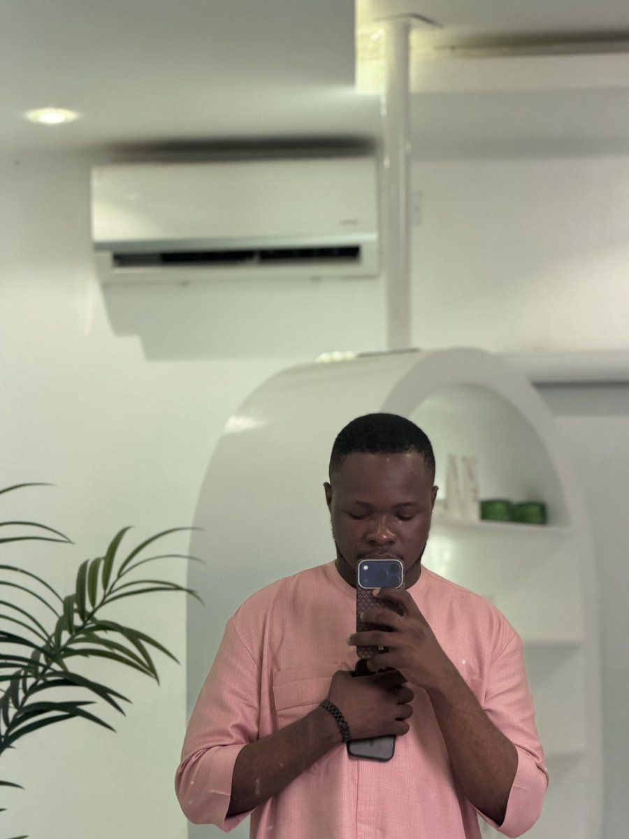 maxgallery__'s tweet photo. POV: enjoying the process😌
I either win or win
Losing ain’t an option🏆🤝 #maxgallery #maxthekreatiff #viral https://t.co/qsTm8nlTlO