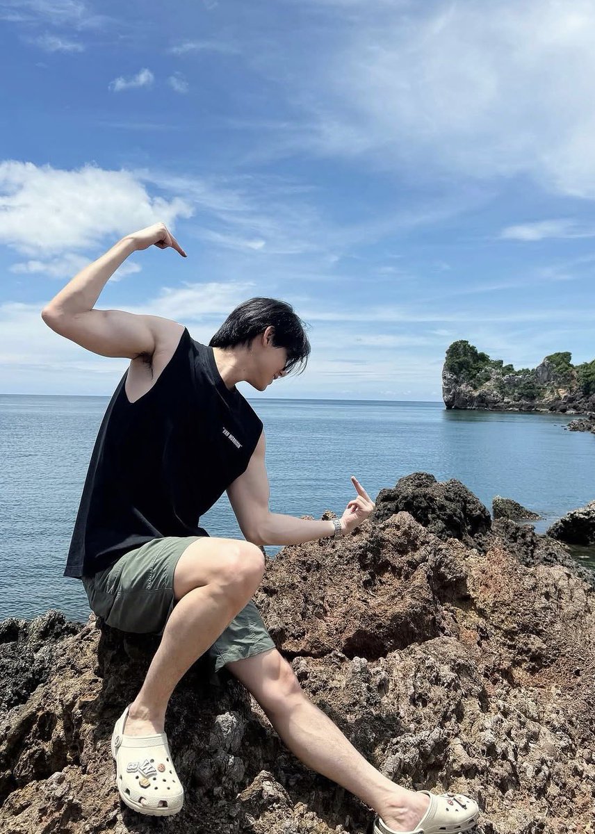 WeWarYin's tweet photo. ทะเลแบบเมะ                                   ทะเลแบบเคะ https://t.co/eKgSHtJWPc