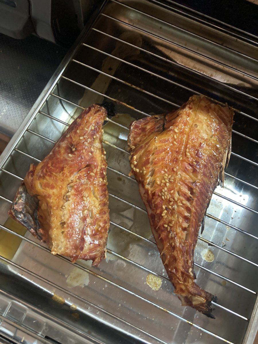 falconseventh's tweet photo. 結局信じられずにグリルで焼く
いつも食費2倍だなぁと思いながら二つとも食べてたけど一つ置いといてみようかな https://t.co/QN4qkUNnvN