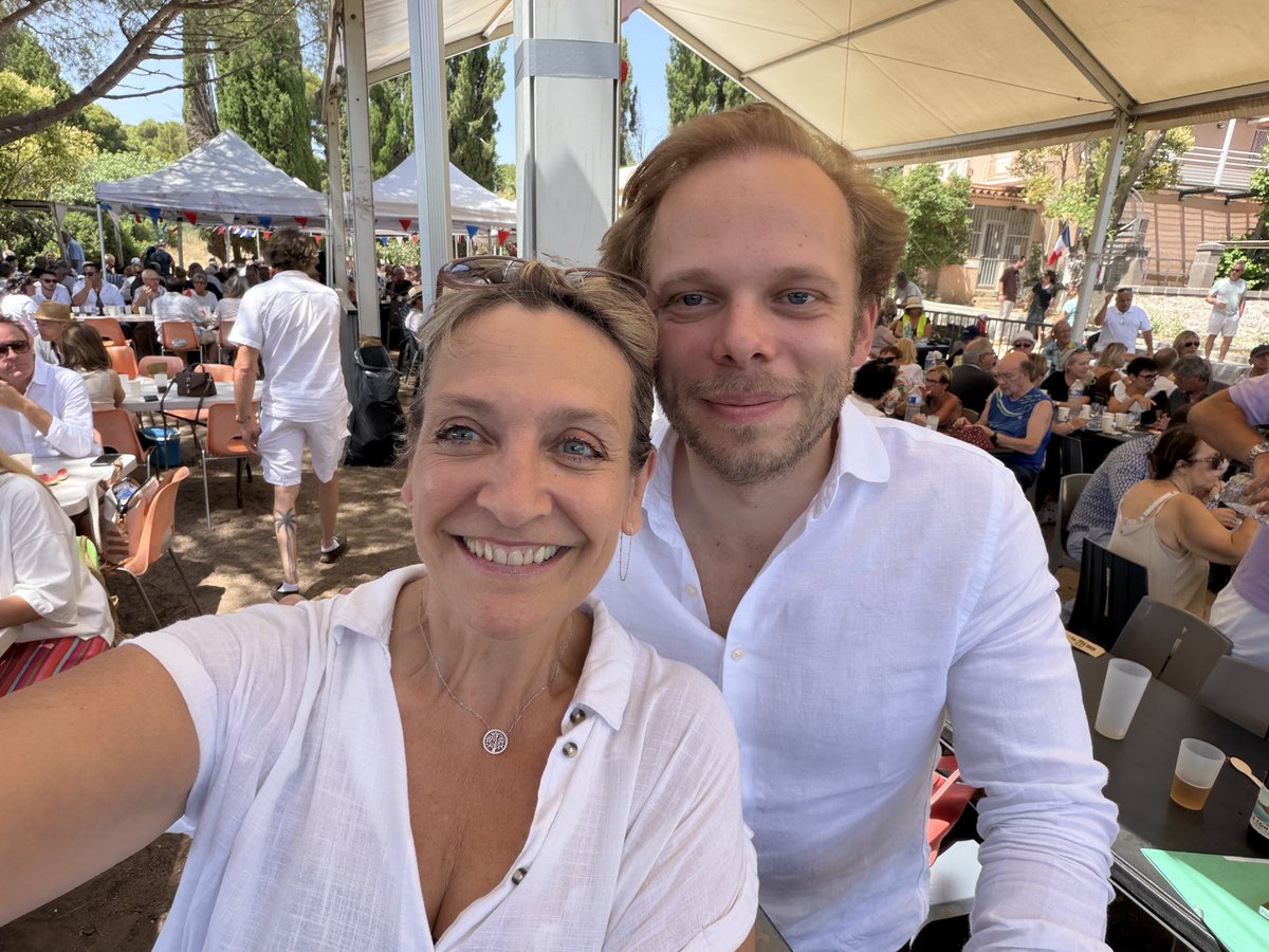 CaroleRaynaud34's tweet photo. @groupeudr 

Retour sur un beau moment de convivialité au Grand Festin de la Saint Jean organisé par le RN à Agde. 
Heureuse d’y avoir retrouvé Charles Alloncle. L’engagement se nourrit aussi de rencontres et de convictions partagées. 🇫🇷 https://t.co/ONBqpbZOph