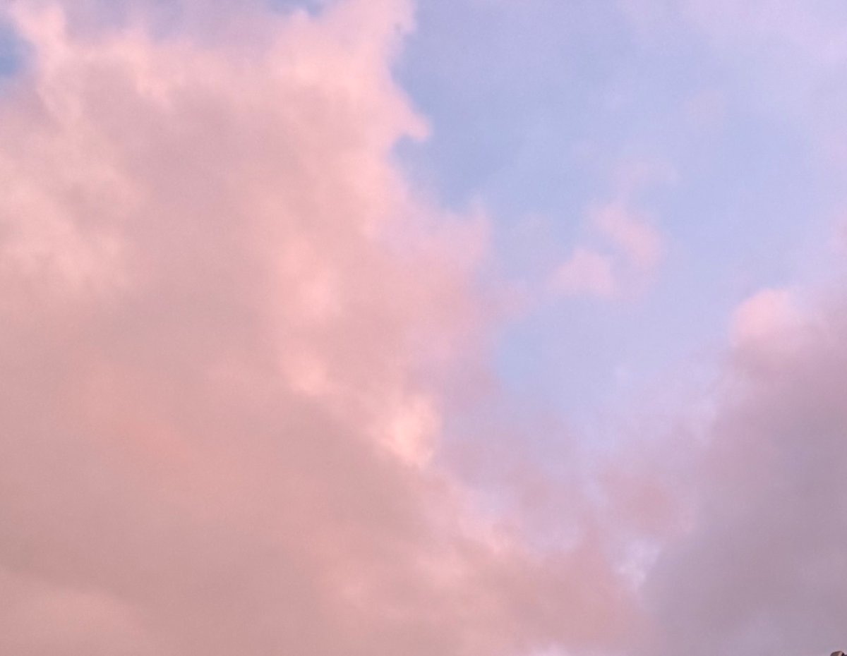 fengheye842's tweet photo. 今撮った！

無加工でこの空の色！
かわいすぎる

これだから夏の夕焼けすきなんだよー https://t.co/8zIZGk0wu0