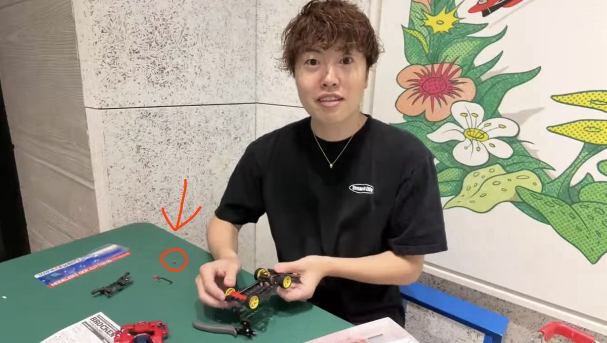 goro56pika's tweet photo. マスオさん @masuotv  のミニ四駆のターミナルパーツ紛失事件、ちょっと気になってアーカイブ遡ったら1分で見つけたw
腕にくっついて落としちゃったんだね。あるある笑 https://t.co/XQyNGP5OsW