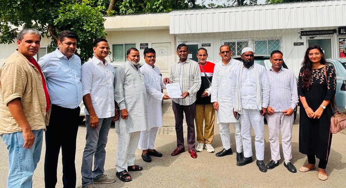kkc_india's tweet photo. आज कांग्रेस मुख्यालय, नई दिल्ली में असंगठित कामगार एवं कर्मचारी कांग्रेस (केकेसी) के राष्ट्रीय चेयरमैन माननीय डॉ. उदित राज जी ने विभिन्न प्रदेशों से आए समर्पित पदाधिकारियों एवं कार्यकर्ताओं से मुलाकात की।

#KKC #Congress #RahulGandhi #AICC https://t.co/CrdMrtXkZJ