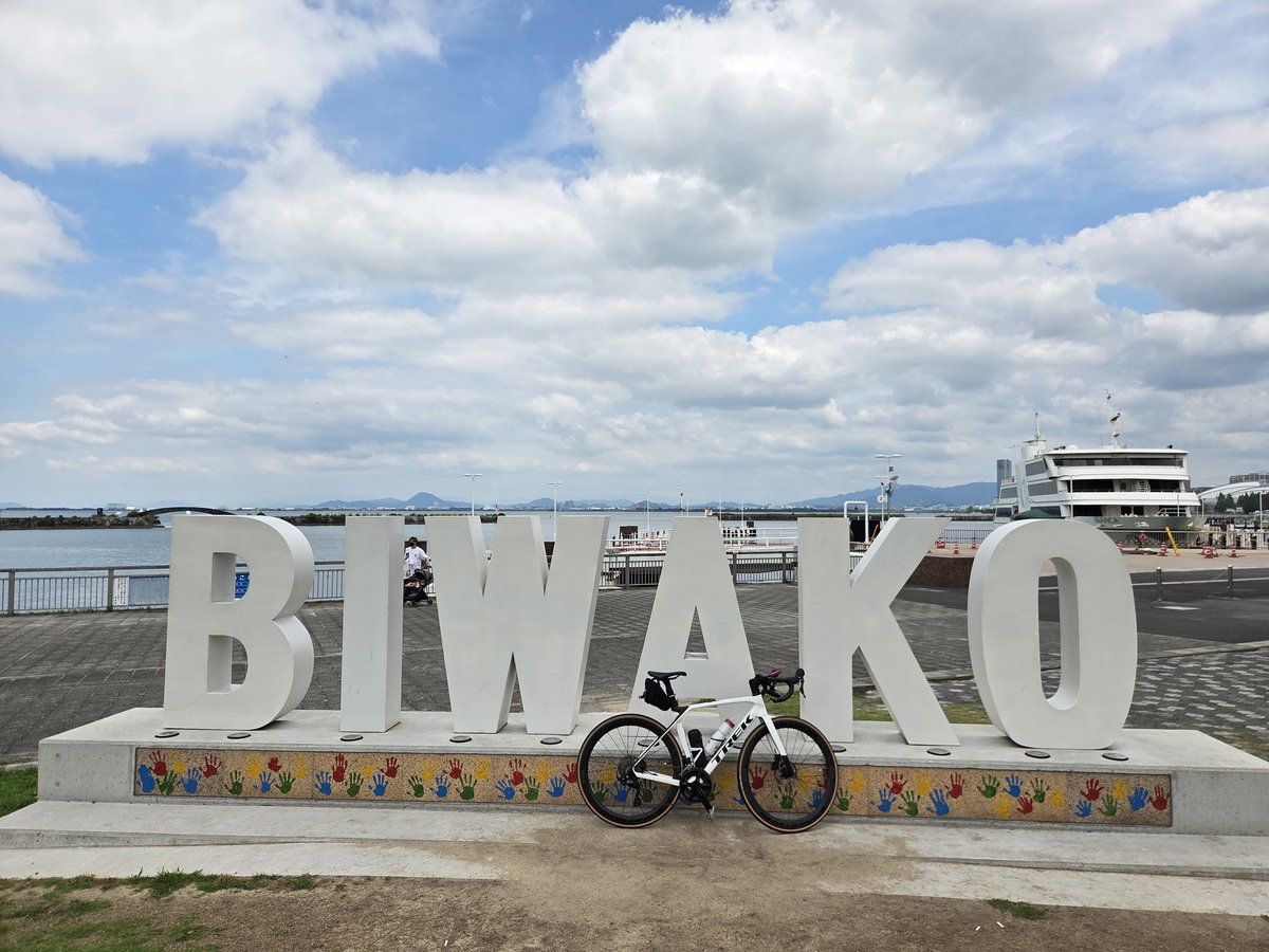 hiroben's tweet photo. 琵琶湖タッチライド
久しぶりのラングでバテバテ
#ロードバイク
#TREK
#Madone https://t.co/cRdQJEu6DQ